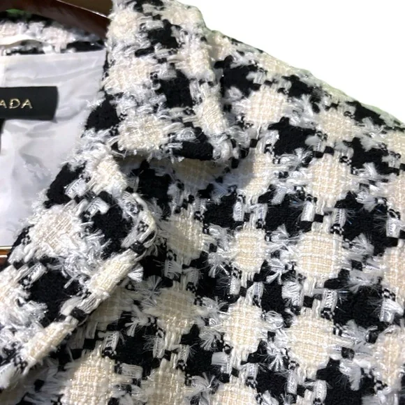 Escada Tweed Black & White Wool Blend Textured Houndstooth Blazer w/ Fringe 42